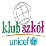 Napis KLUB SZKÓŁ UNICEF, nad nim kula ziemska, a obok napisu logo UNICEF