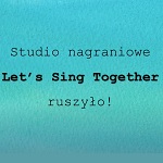 Na tle niebiesko-zielonym napis: Studio nagraniowe Let's Sing Together ruszyło
