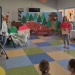 Dzieci dzieciom-Inscenizacja bajki Czerwony Kapturek z okazji Dnia Dziecka w świetlicy szkolnej