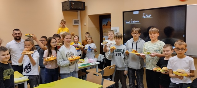 Uczniowie i ich śniadania