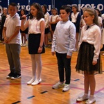 Uczniowie podczas występu